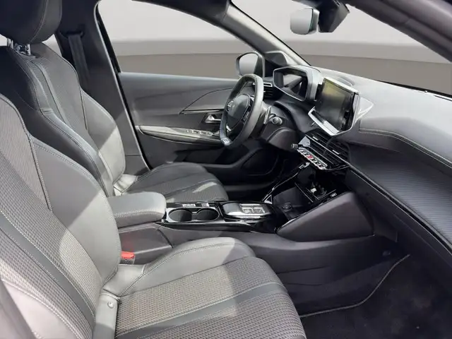 Peugeot 208 view 9