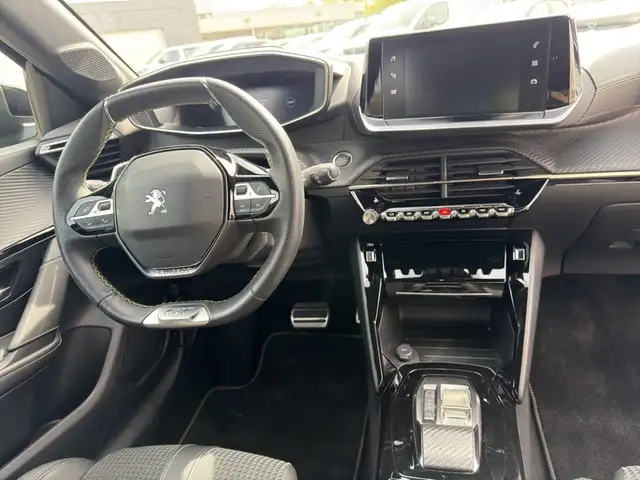 Peugeot 208 view 10