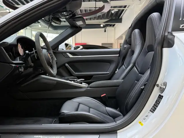 Porsche 911 view 14