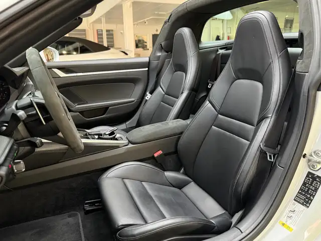 Porsche 911 view 15