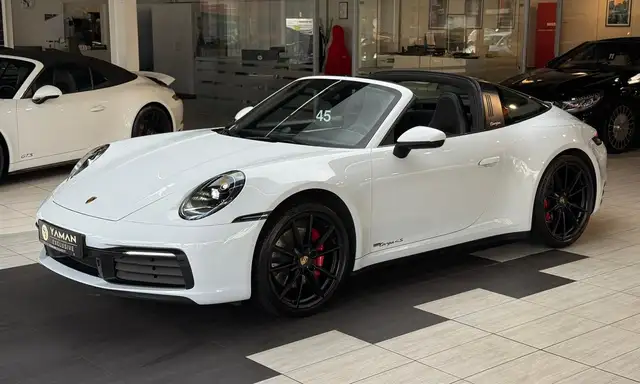 Porsche 911 view 2