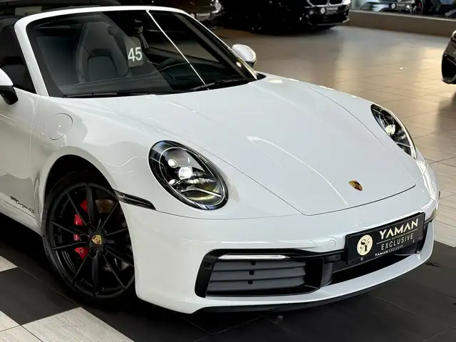 Porsche 911 view 5