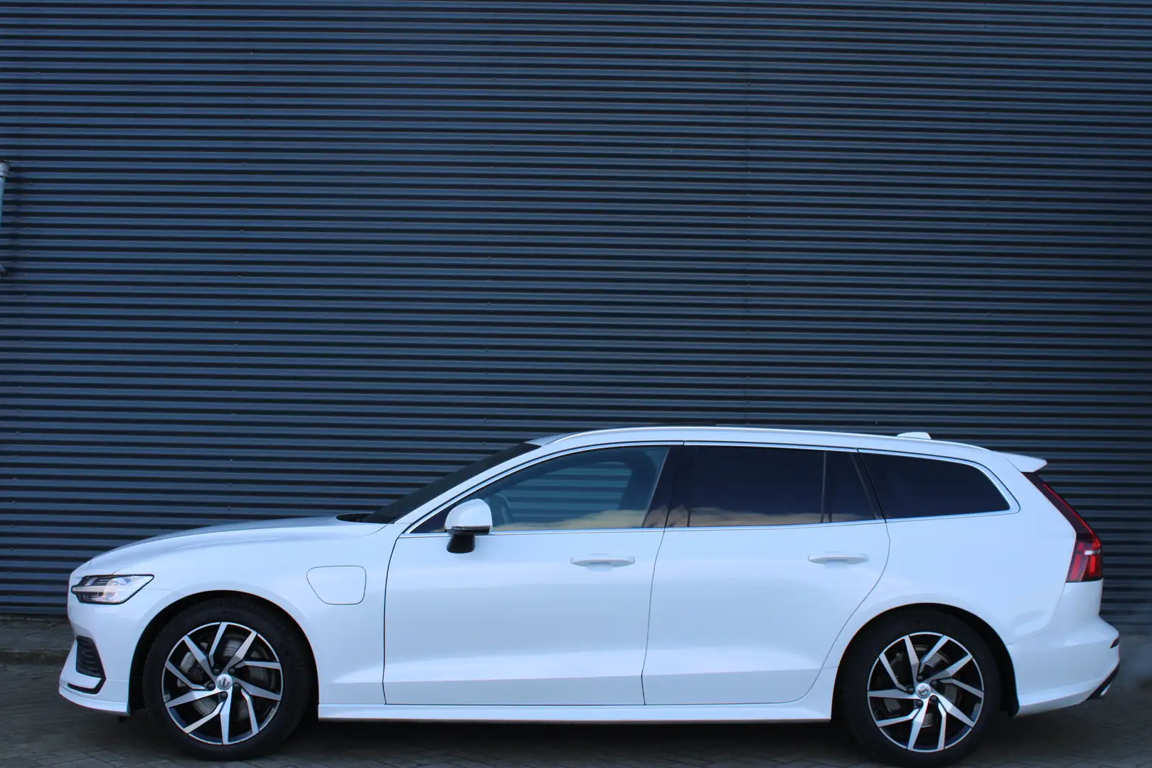 Volvo V60 2.0 T6 Twin Engine AWD Panoramadak Full-Led Camera Wit - 2