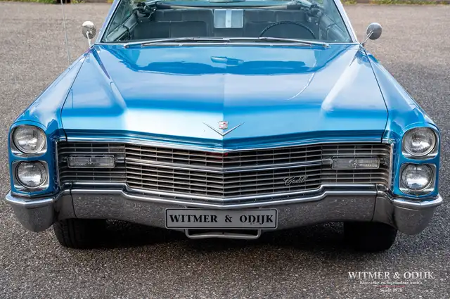 Cadillac Deville view 13