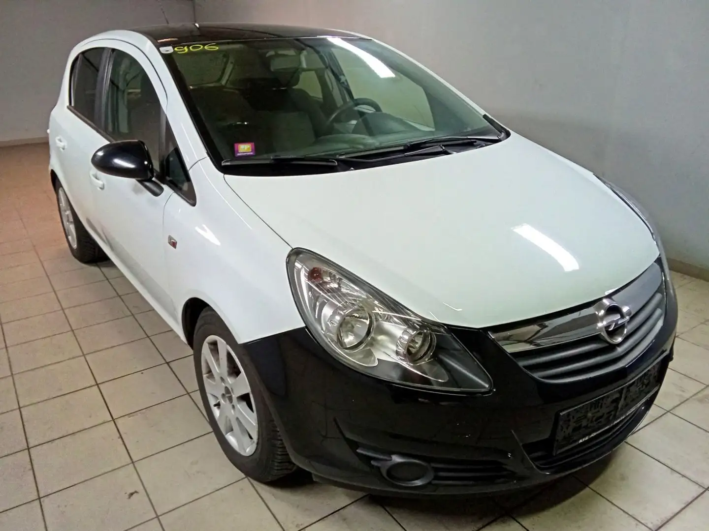 Opel Corsa D Color Edition kein tüv Weiß - 2