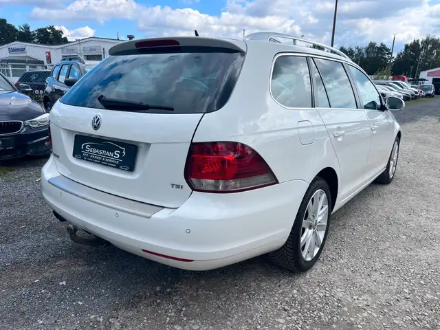Volkswagen Golf view 4