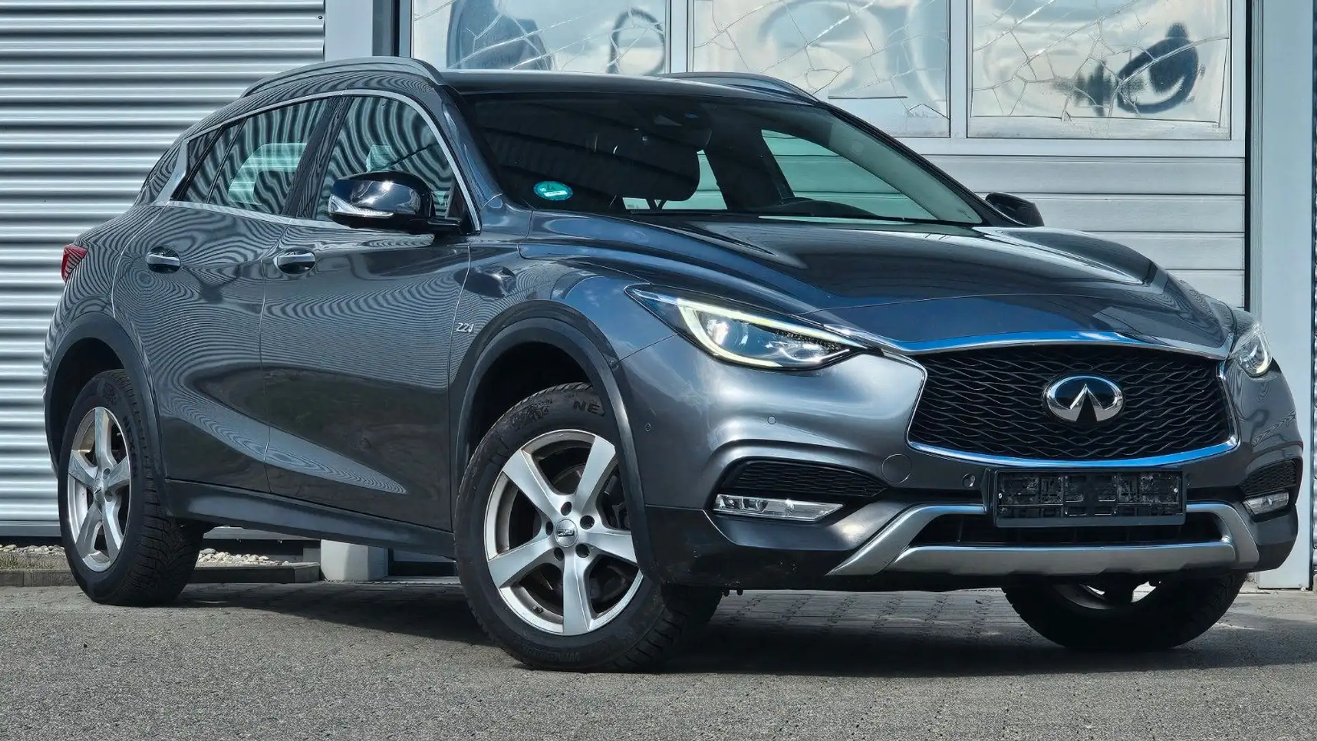 Infiniti QX30 2.2d DCT AWD Premium Cam Navi LED Panorama Grau - 1