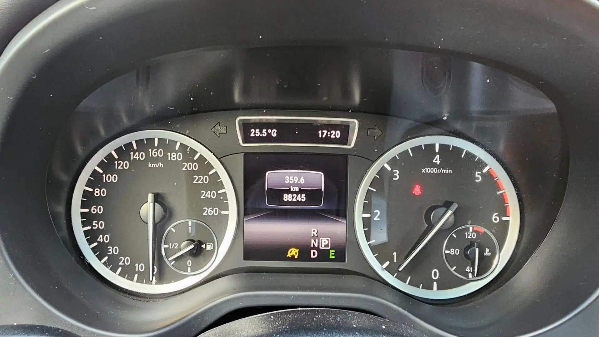 Infiniti QX30 2.2d DCT AWD Premium Cam Navi LED Panorama Grau - 2