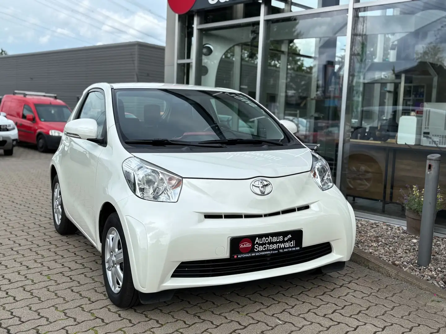 Toyota iQ 1.0 VVT-i Basis Weiß - 1