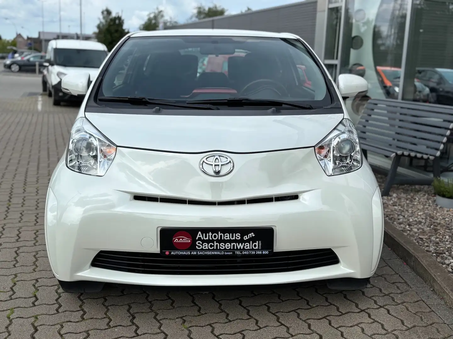 Toyota iQ 1.0 VVT-i Basis Weiß - 2