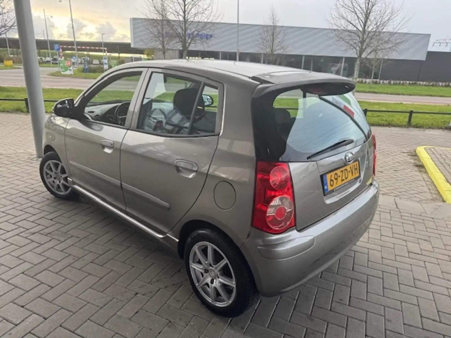 Kia Picanto 1.1 X-ECUTIVE 5-DRS. + ECC Gris - 2