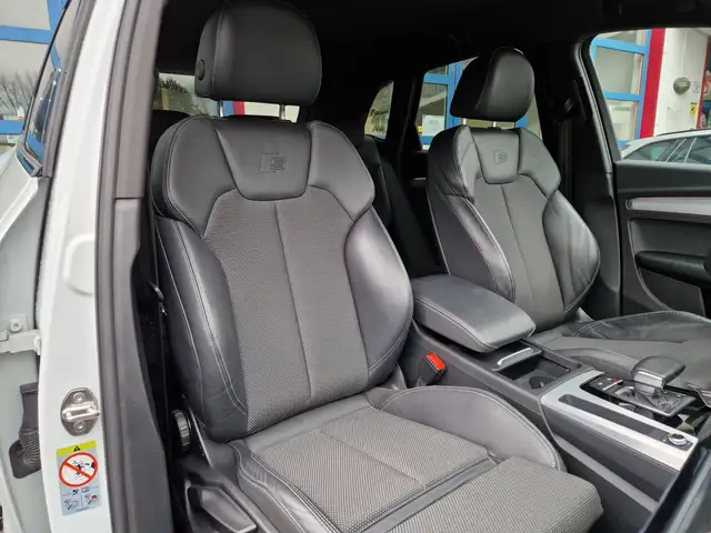 Audi Q5 view 9