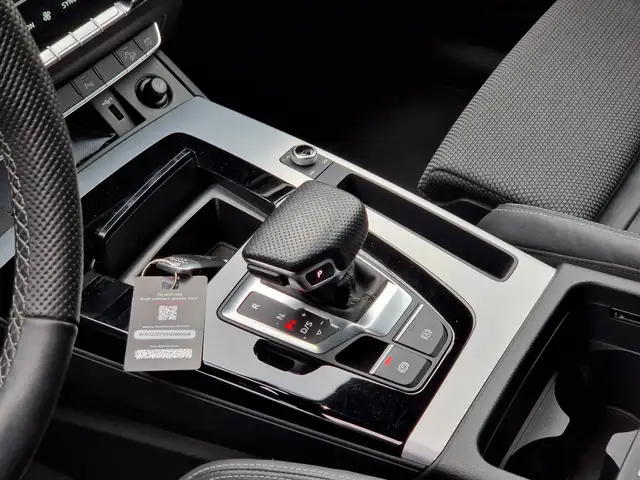 Audi Q5 view 14