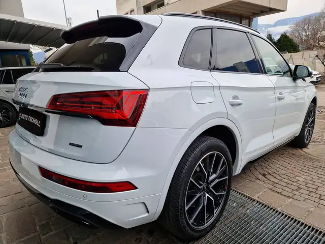 Audi Q5 view 3