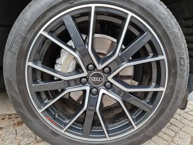 Audi Q5 view 7