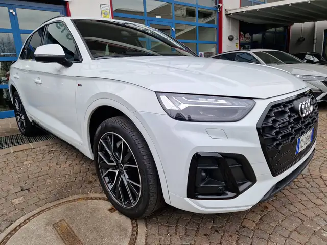 Audi Q5 view 2