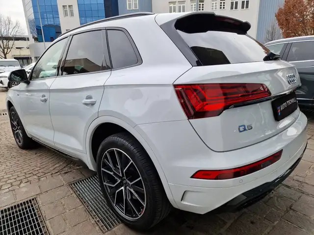 Audi Q5 view 4