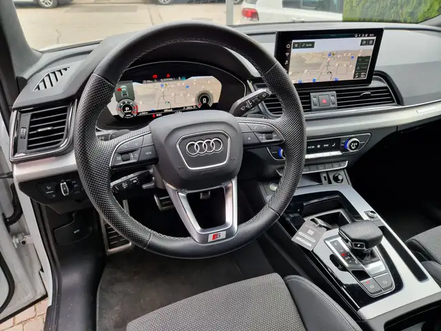 Audi Q5 view 10