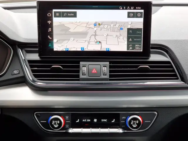 Audi Q5 view 12