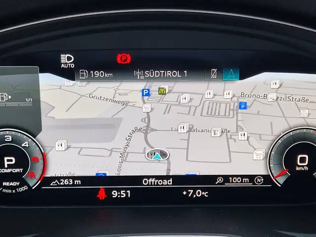 Audi Q5 view 11