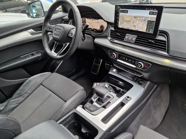Audi Q5 view 8