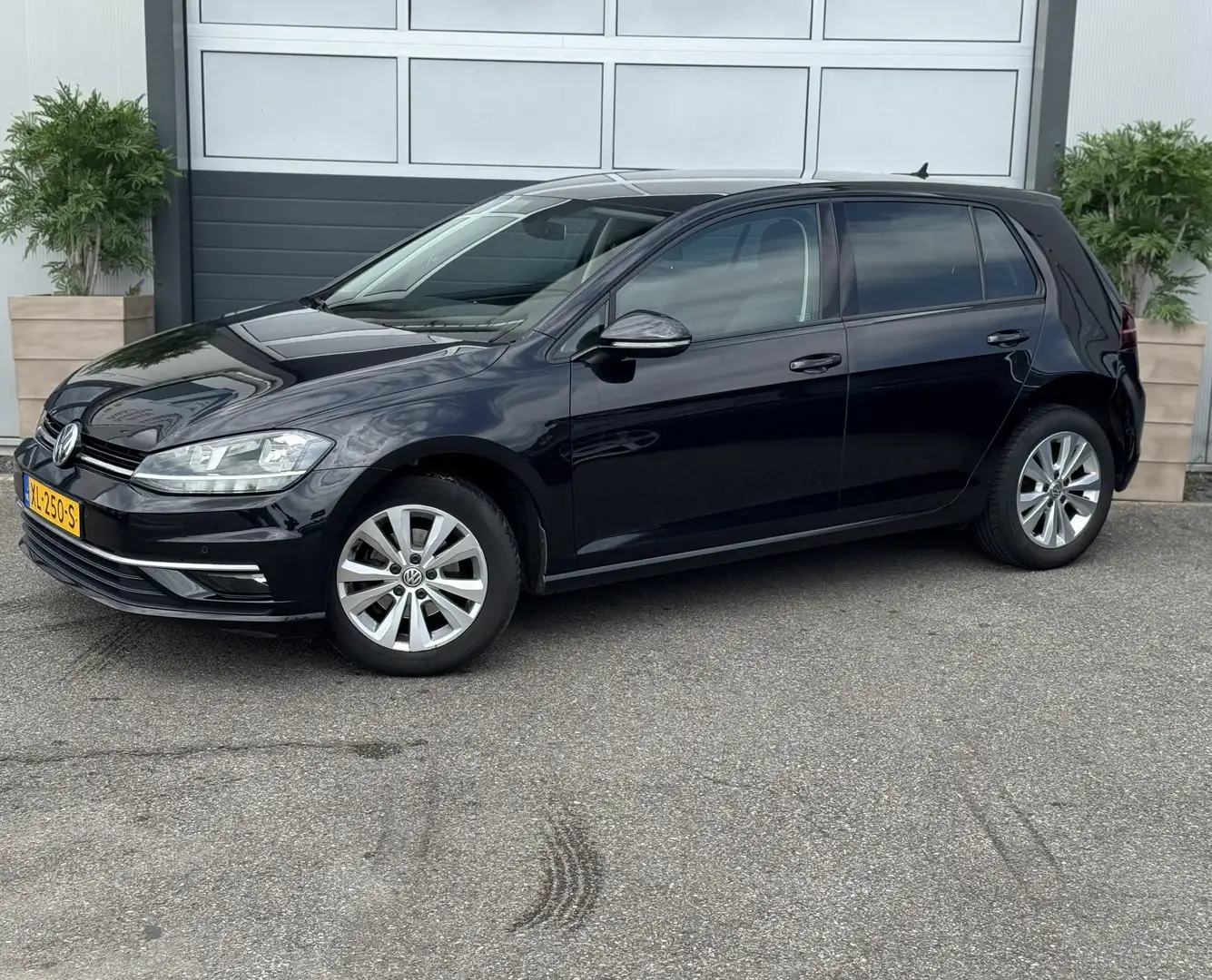Volkswagen Golf 1.0 TSI Comfortline Business /NAP/ AIROC / GARANTI Zwart - 2