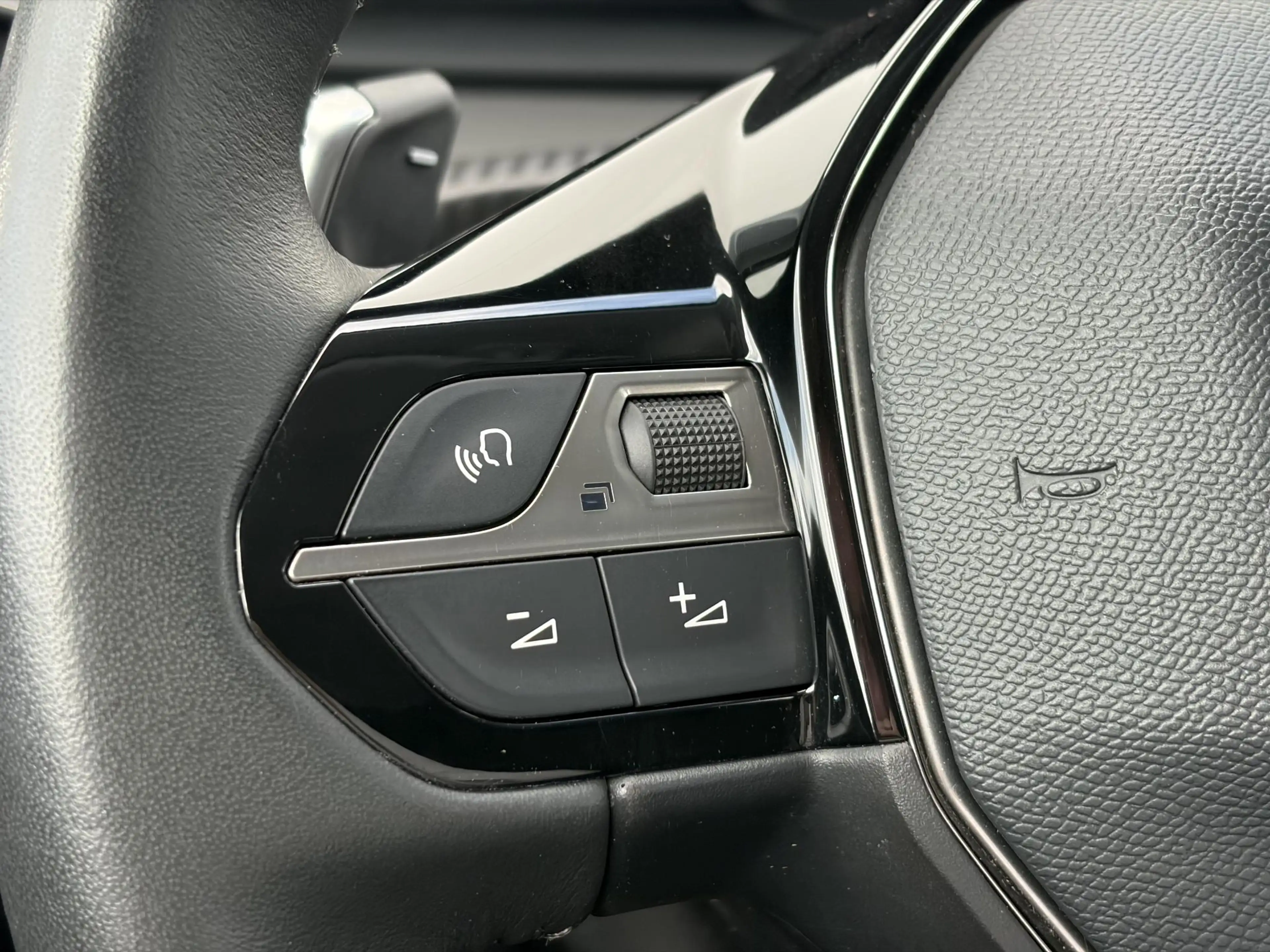 Peugeot 208 1.2 PureTech Allure | Navigatie | Parkeersensoren — photo 14