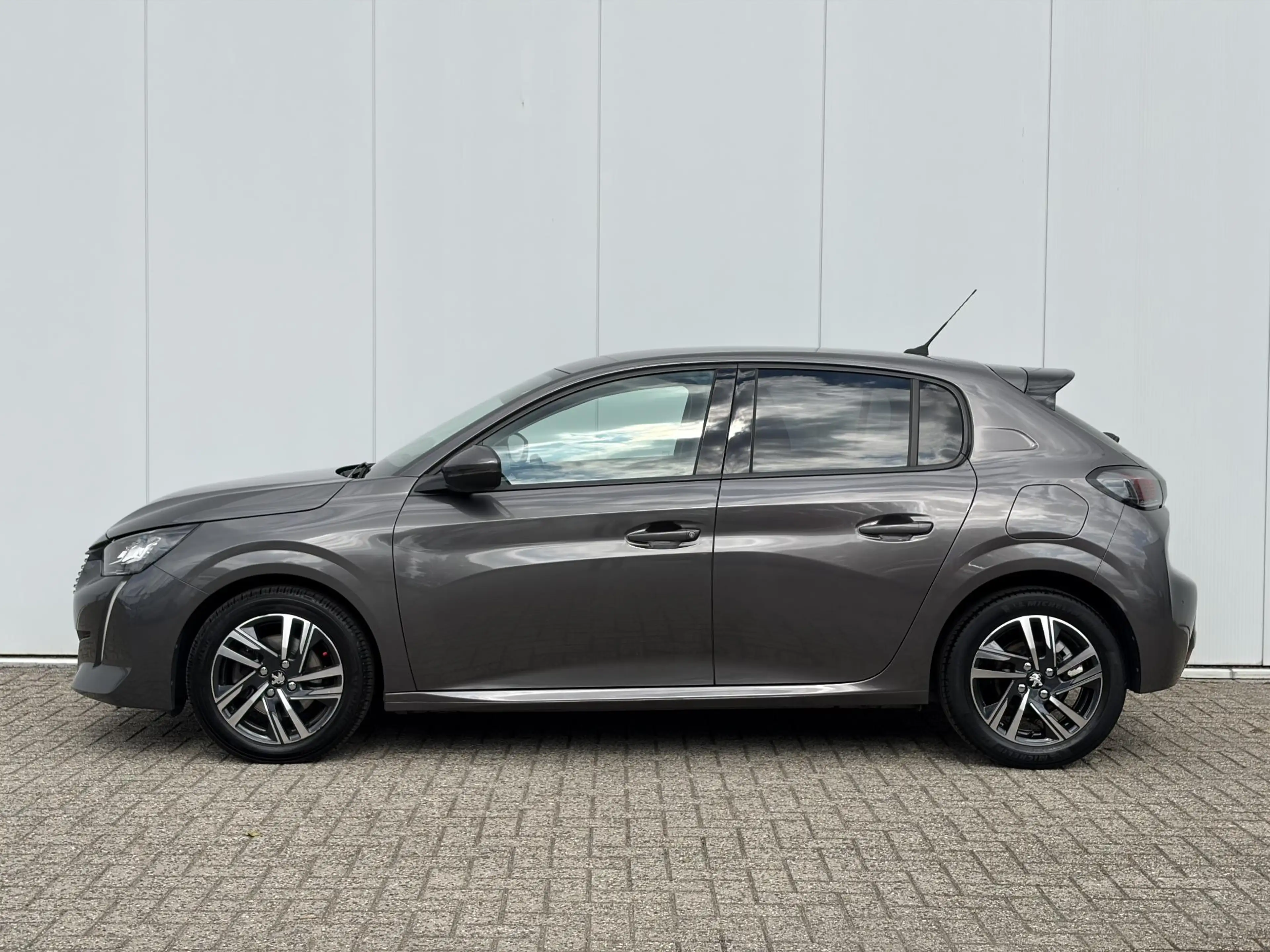 Peugeot 208 1.2 PureTech Allure | Navigatie | Parkeersensoren — photo 8