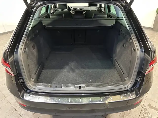 Skoda Superb view 6