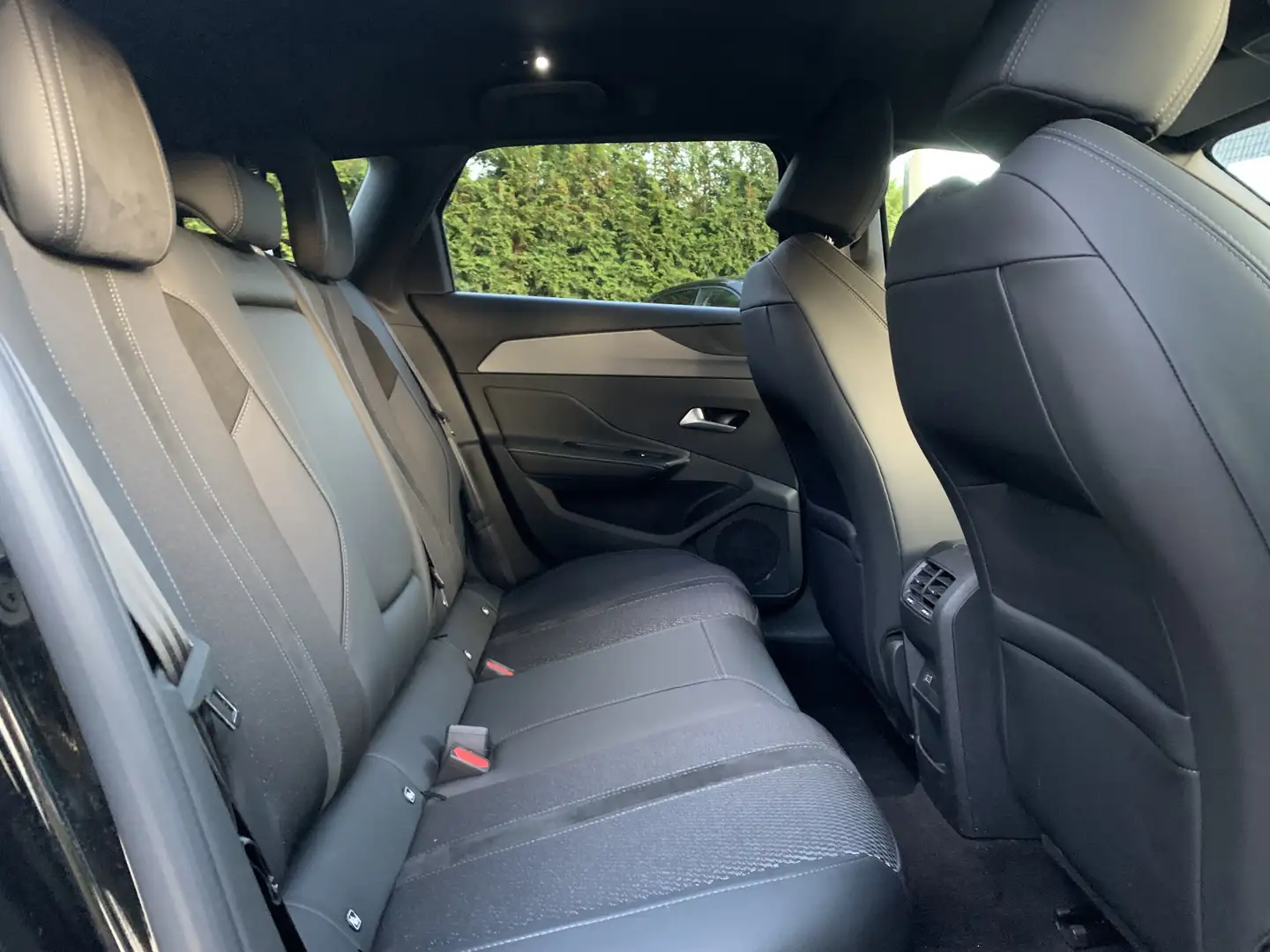 Peugeot 308 SW 130pk PT GT-line, Camera | Navi & CarPlay Zwart - 2