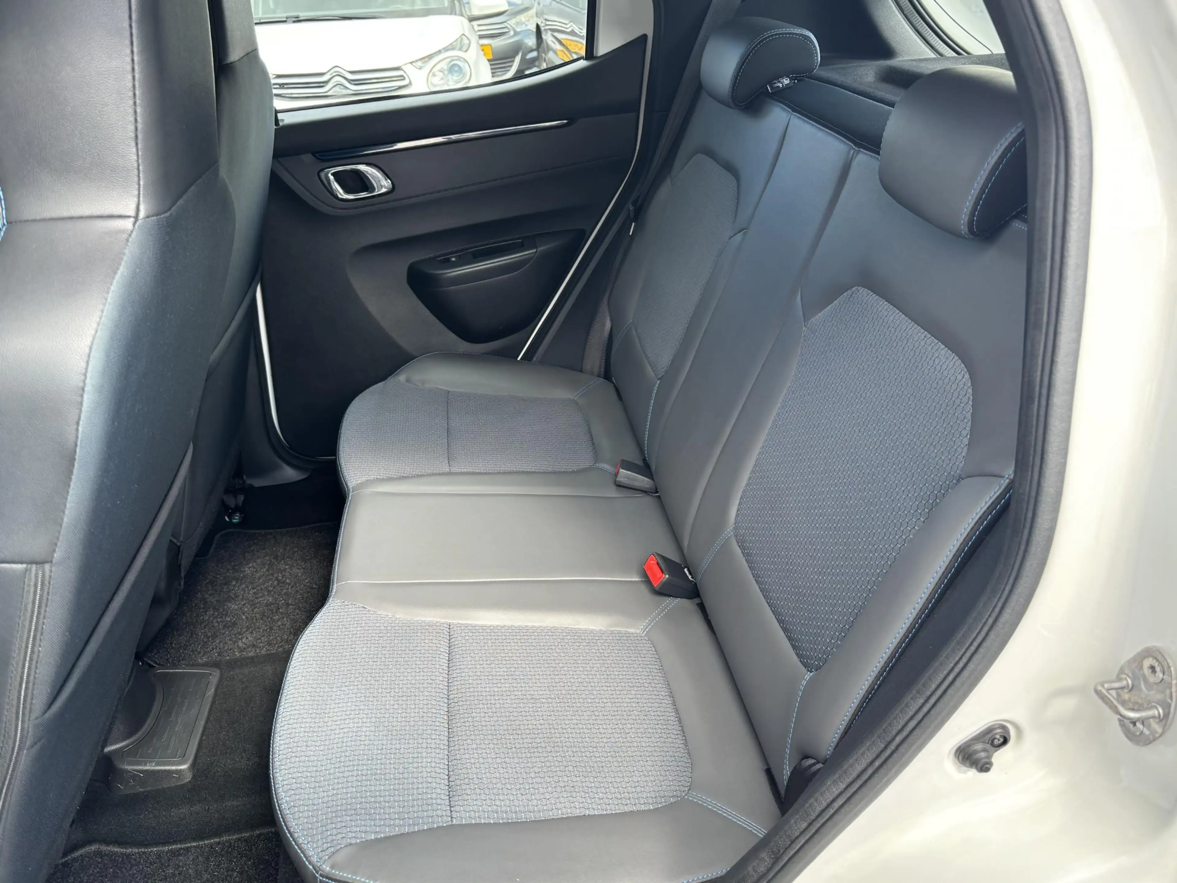 Dacia Spring Comfort Plus (Orange Pack) 27 kWh | Rijklaar incl — photo 11