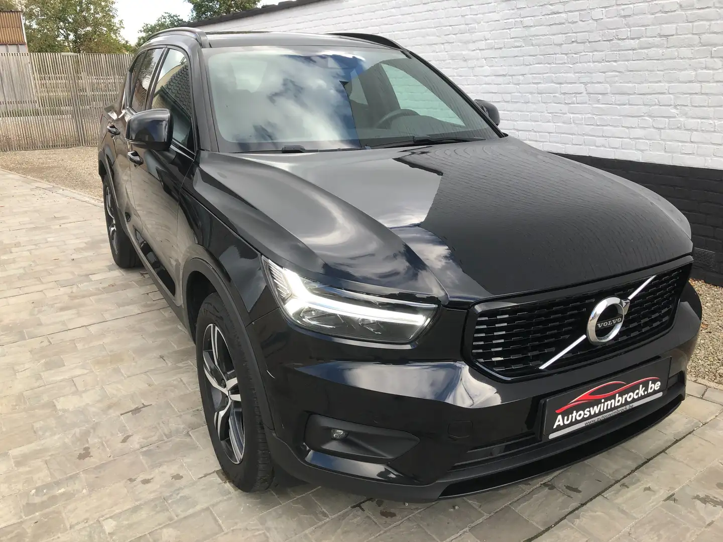 Volvo XC40 R-design Zwart - 1