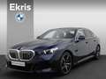 BMW i5 Sedan eDrive40 84 kWh M Sportpakket / Panoramadak Blauw - thumbnail 1