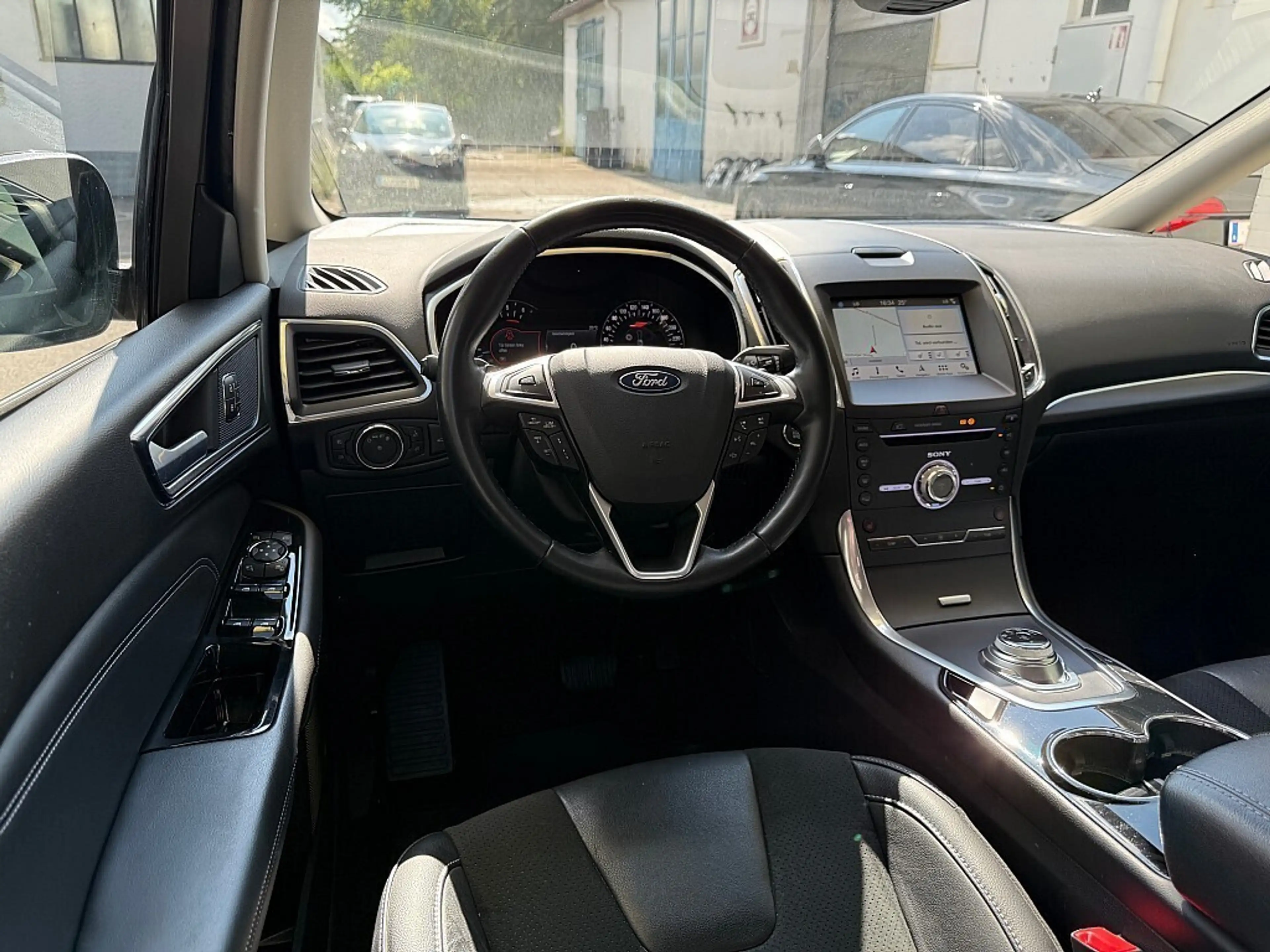 Ford Galaxy 2,0 EcoBlue SCR Titanium Aut. — photo 15