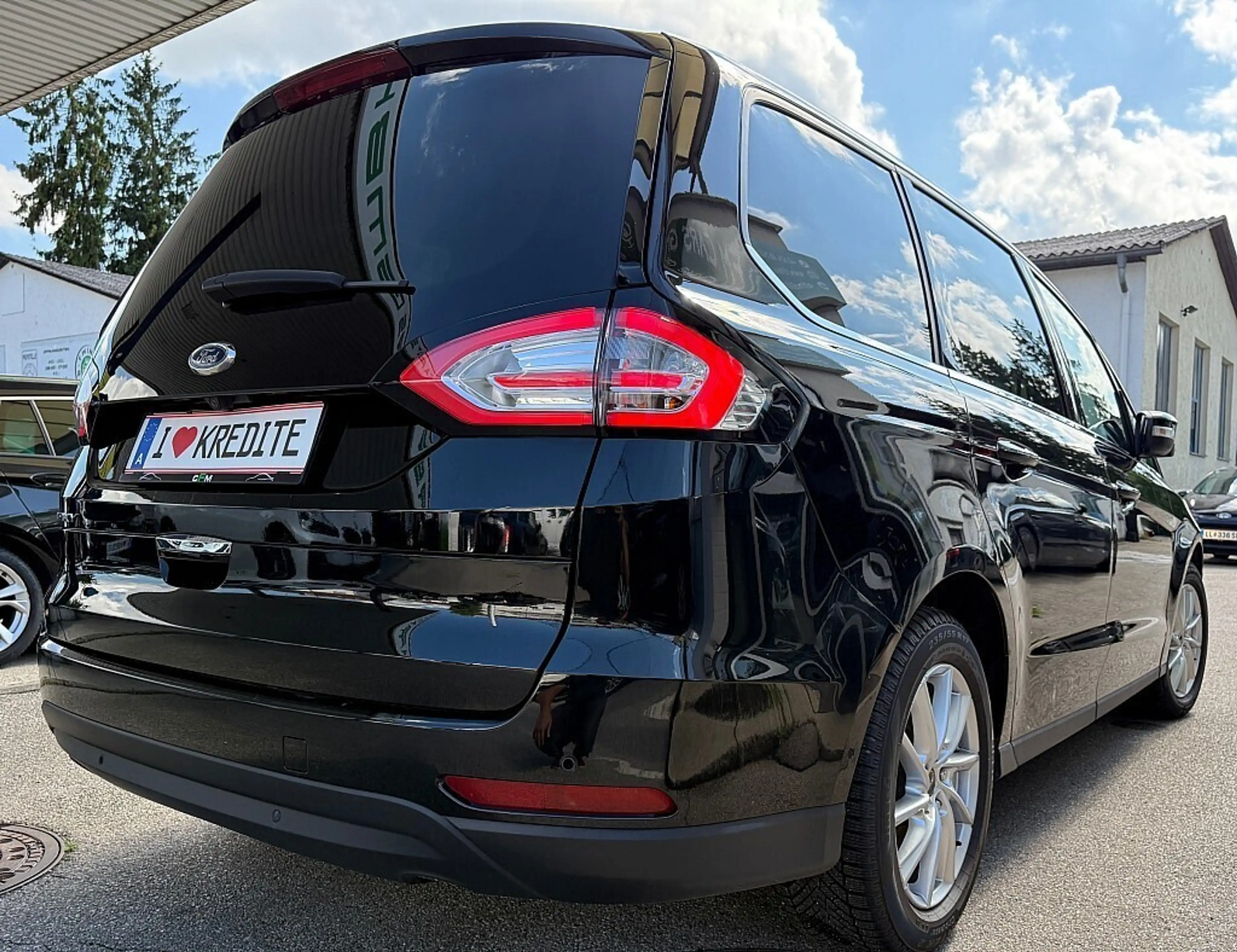 Ford Galaxy 2,0 EcoBlue SCR Titanium Aut. — photo 2