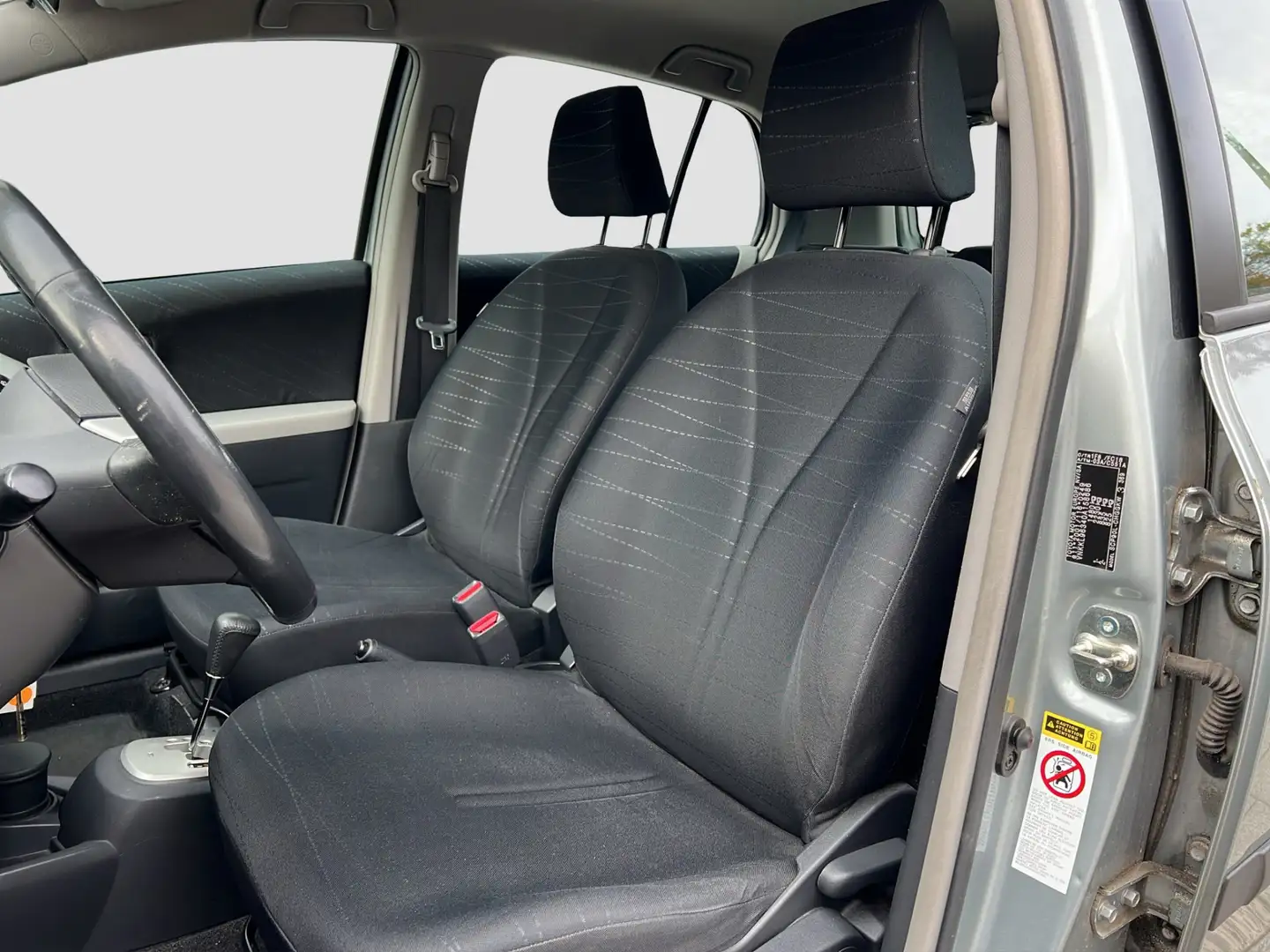 Toyota Yaris 1.3 VVTi Sol MMT | Orig NL Auto | Onderhouden Grijs - 2