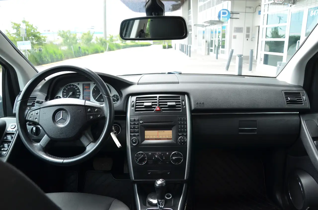 Mercedes-Benz B-Class снимка Mercedes-Benz B-Class