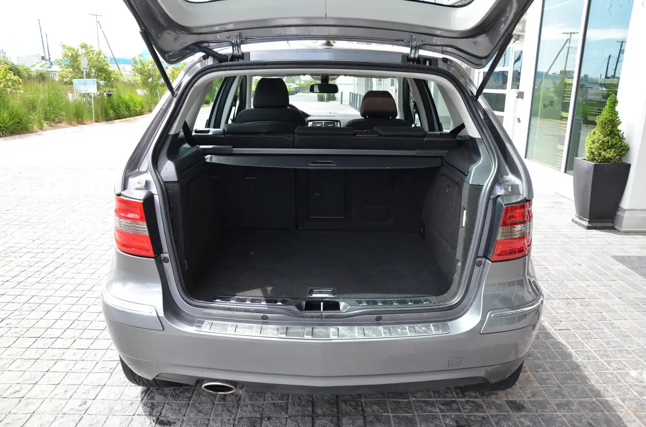 Mercedes-Benz B-Class снимка Mercedes-Benz B-Class
