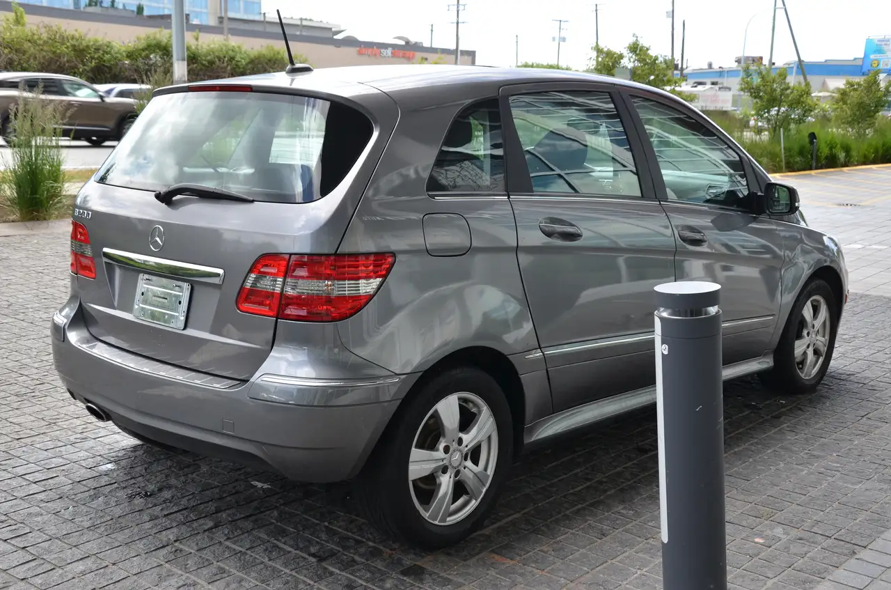 Mercedes-Benz B-Class снимка Mercedes-Benz B-Class