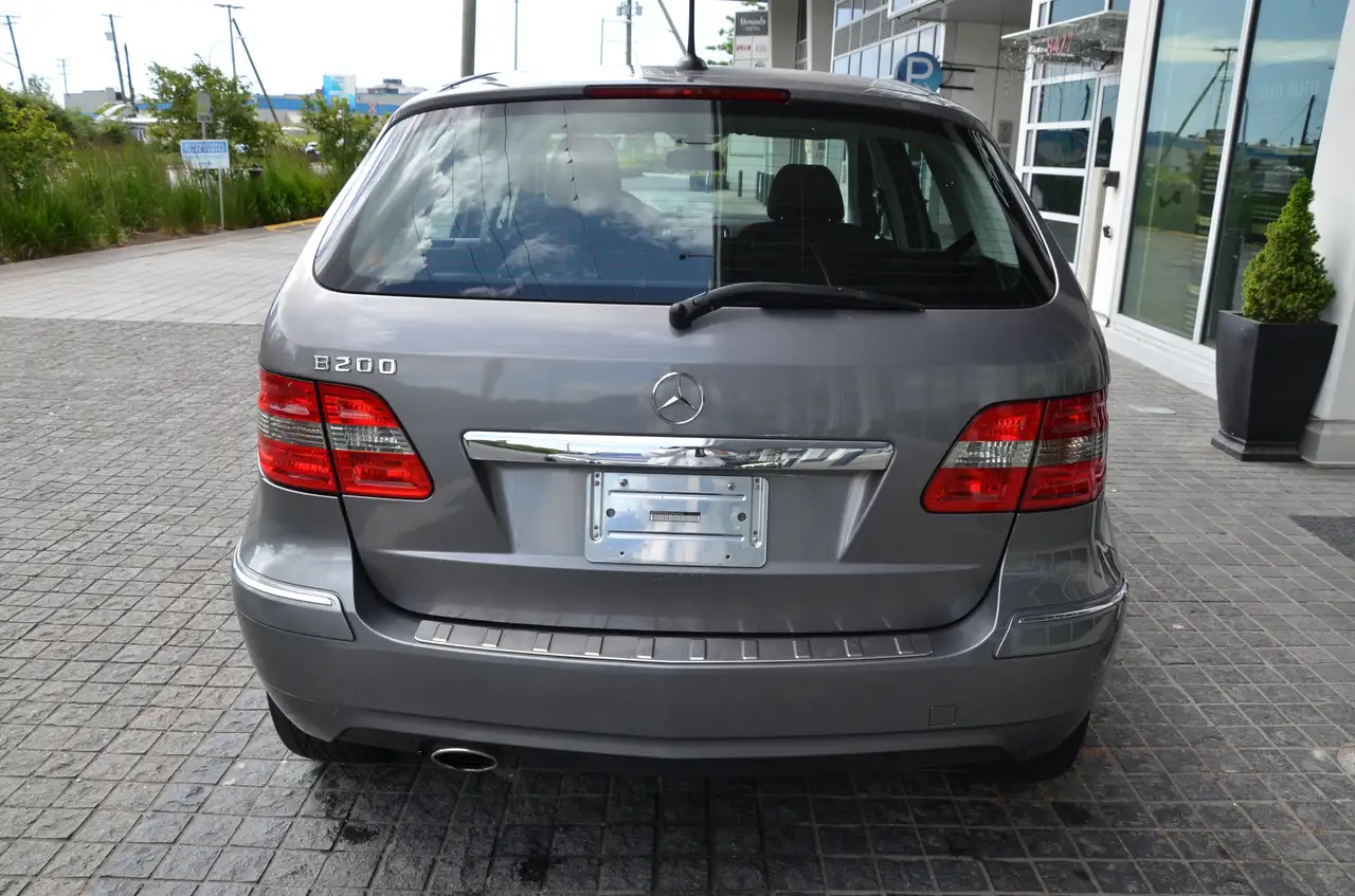 Mercedes-Benz B-Class снимка Mercedes-Benz B-Class