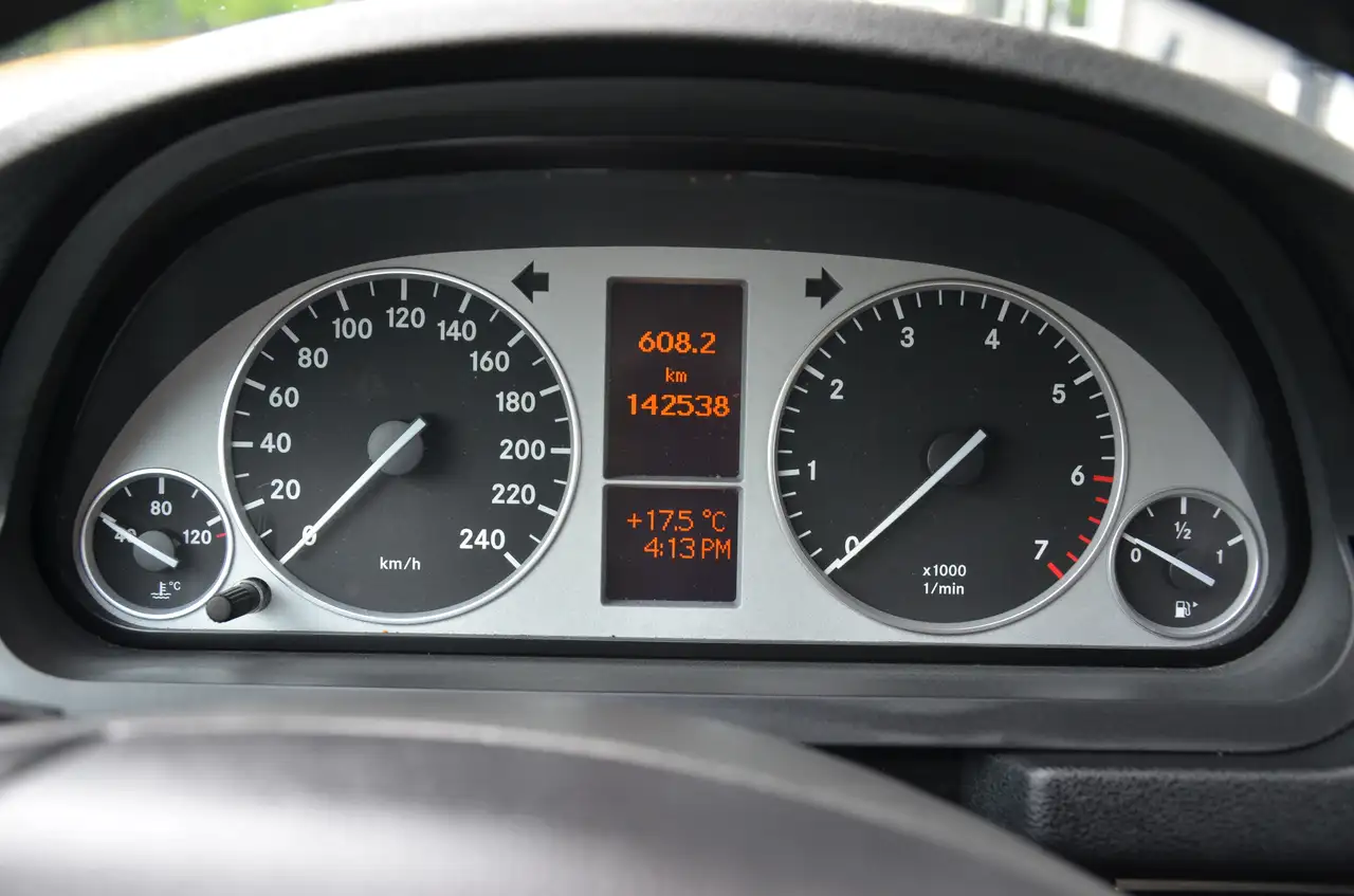 Mercedes-Benz B-Class снимка Mercedes-Benz B-Class