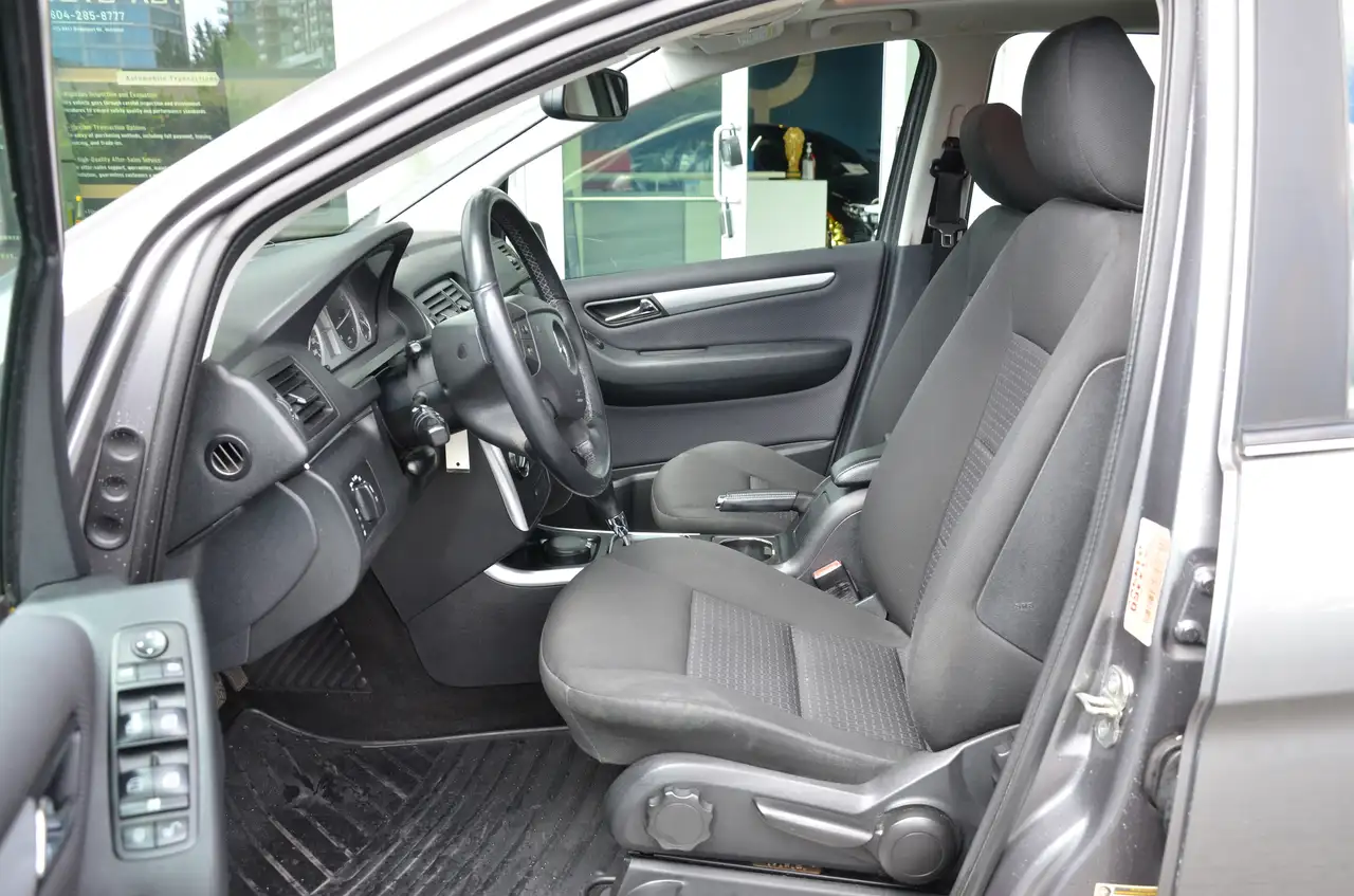 Mercedes-Benz B-Class снимка Mercedes-Benz B-Class