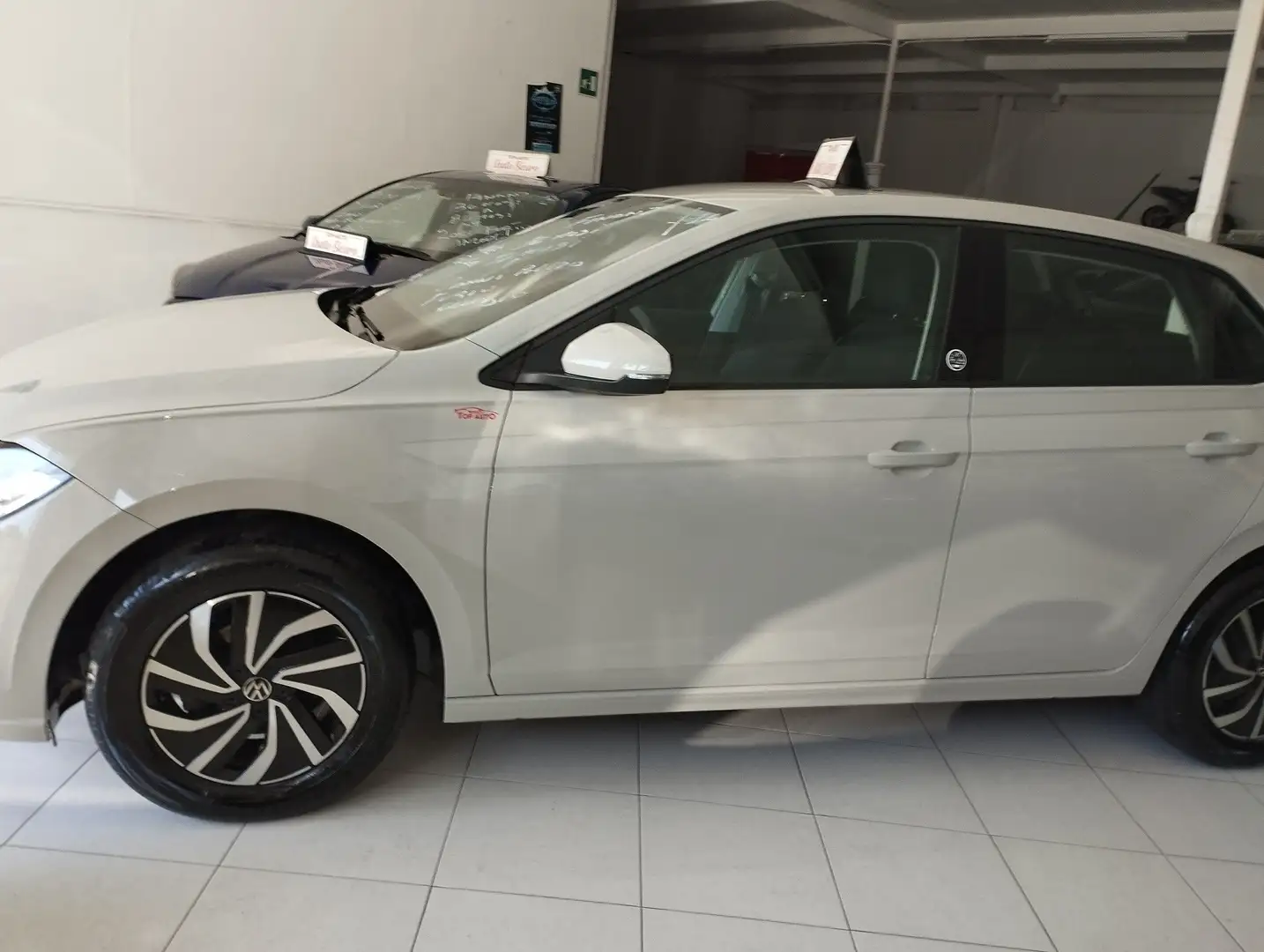 Volkswagen Polo Polo VI 2022 1.0 tsi R-Line 95cv NUOVO MODELLO Beige - 2