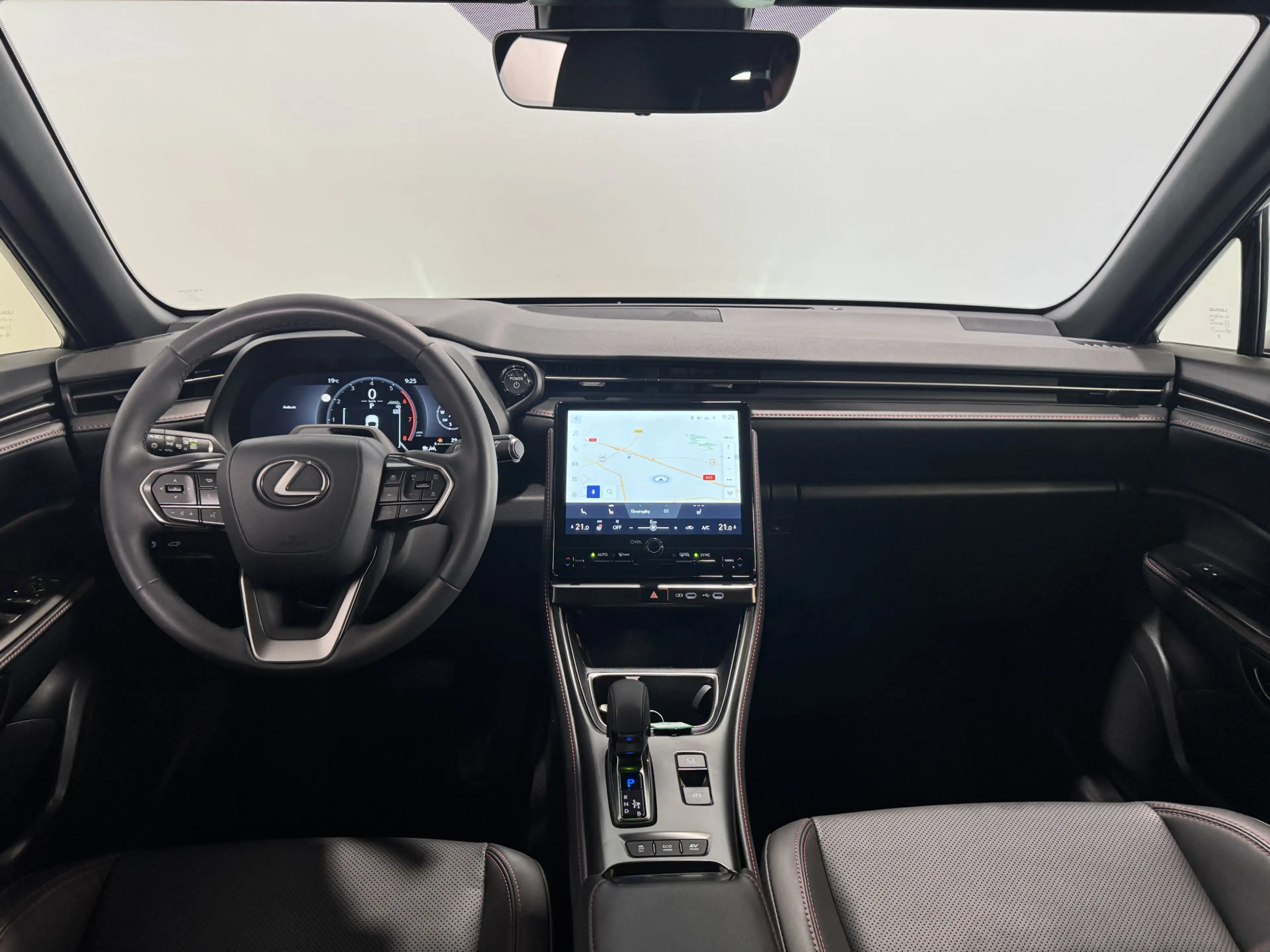 Lexus LBX Emotion 2WD | Stoelverwarming | Elektrische achter — photo 2