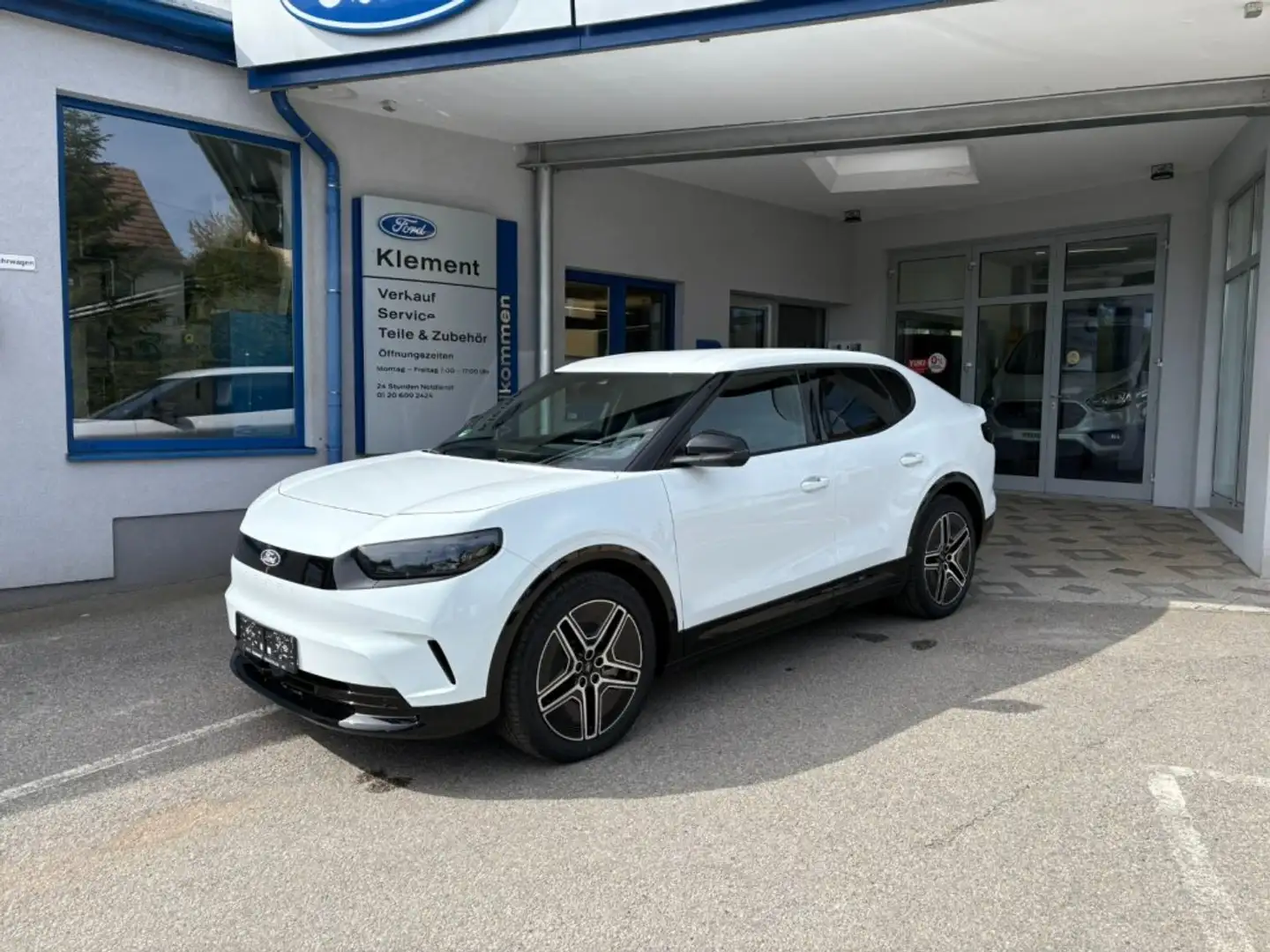 Ford Capri Premium 79 kWH AWD Weiß - 1