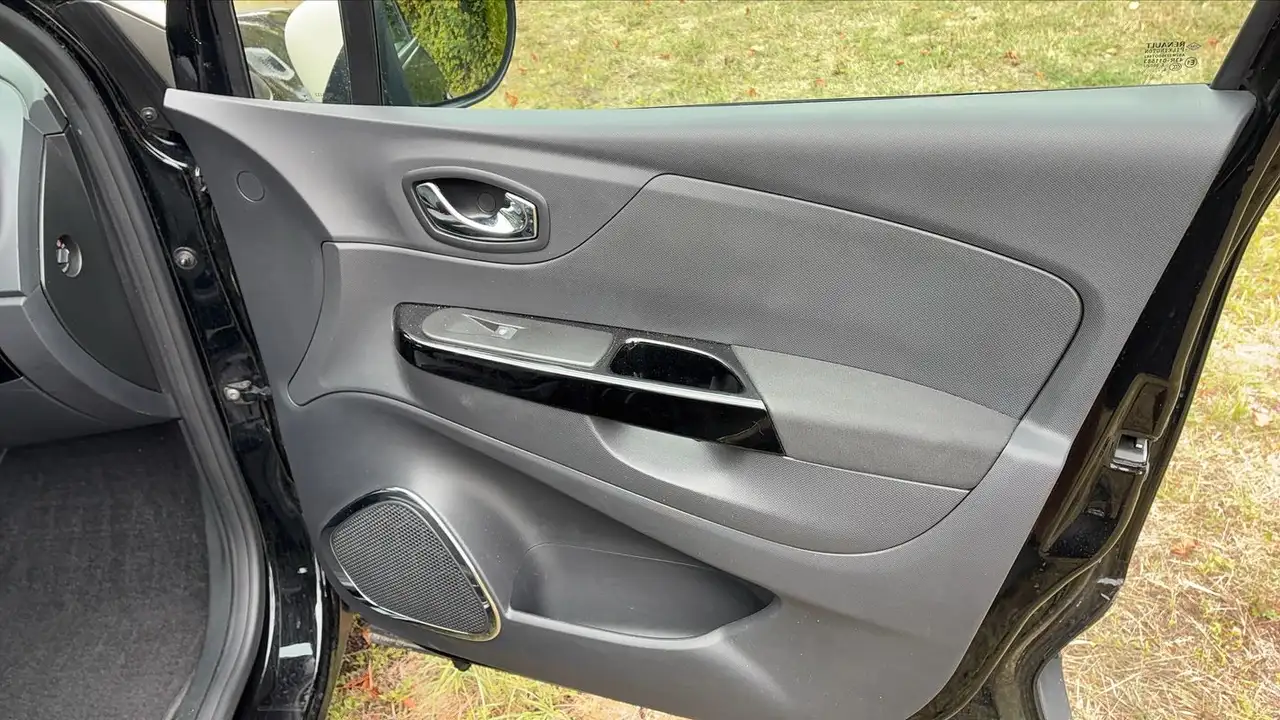 Renault Captur — photo 24