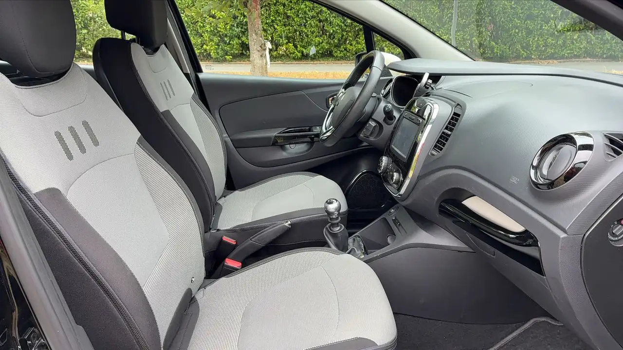 Renault Captur — photo 27