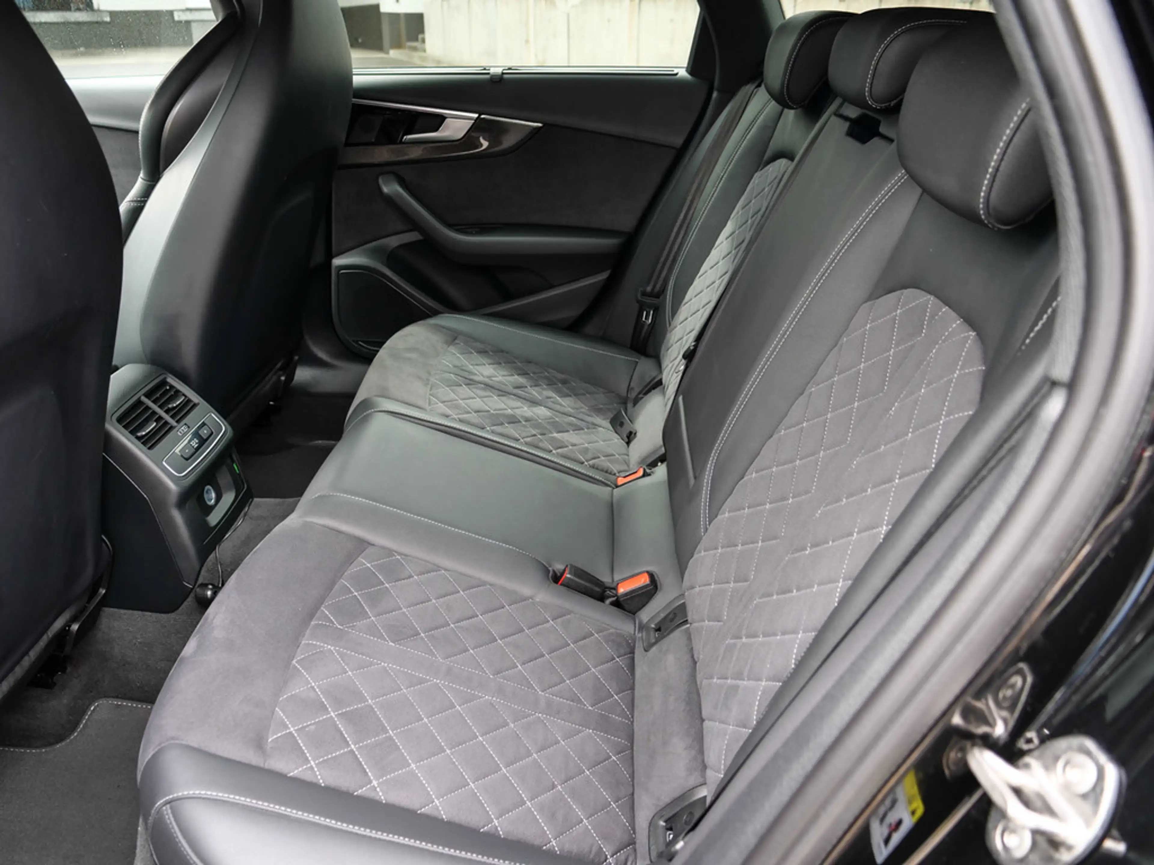 Audi S4 Avant 3.0 TDI quattro AHK/Matrix-LED/Optikpaket-Black/360°-Kamera/K — photo 11
