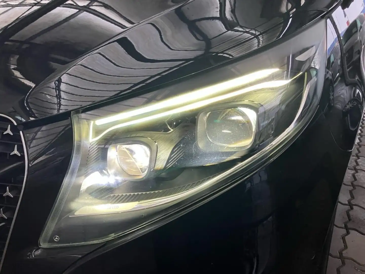 Mercedes-Benz V 300 d 4M AVANTGARDE, EXTRALANG - SOUND! StHz! Schwarz - 2