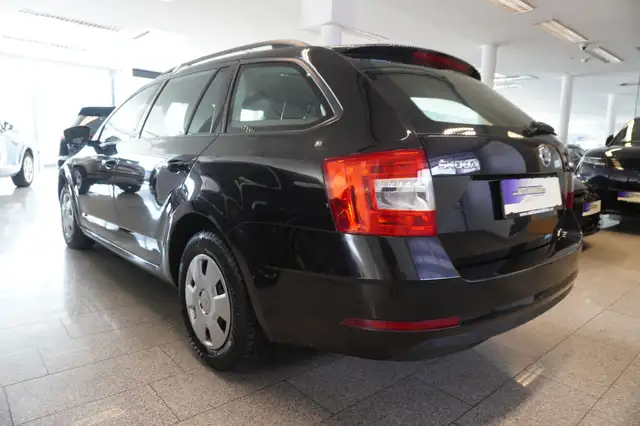 Skoda Octavia view 4